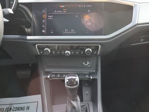 Used 2022 Audi Q3 2.0T Premium w/ Black Optic Sport Package image 11