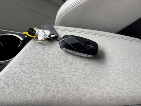 Used 2025 Genesis G70 2.5T image 22