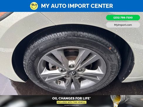 Used 2017 Hyundai Elantra Value Edition w/ Cargo Package FWD image 6