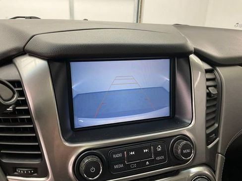 Used 2019 Chevrolet Suburban LT image 3