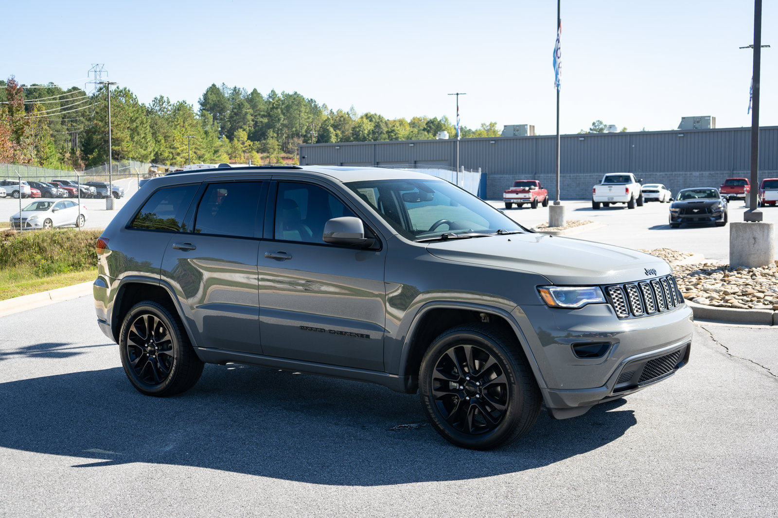 Used 2020 Jeep Grand Cherokee Altitude AWD/4WD image 12