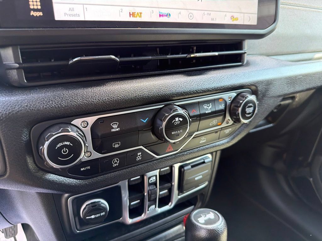 Used 2024 Jeep Wrangler Unlimited Sport AWD/4WD image 24