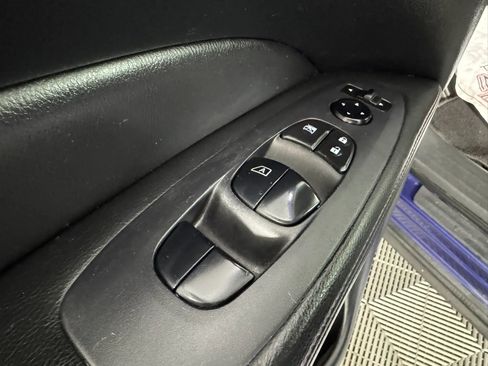 Used 2020 Nissan Pathfinder S FWD image 39