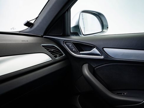 Used 2018 Audi Q3 2.0T Premium w/ Convenience Package image 40