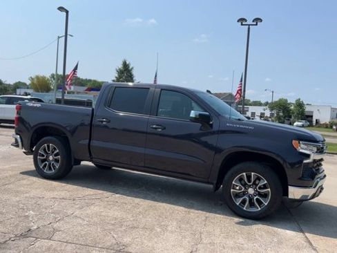 Used 2023 Chevrolet Silverado 1500 LT AWD/4WD image 2