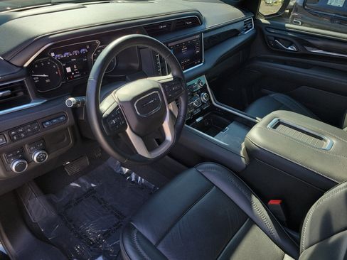 Used 2021 GMC Yukon Denali w/ Denali Premium Package image 28