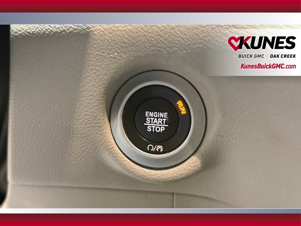 Used 2024 Chrysler Pacifica Touring-L FWD image 30