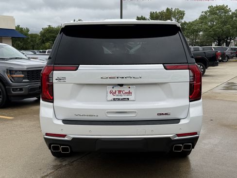 Used 2025 GMC Yukon XL Denali AWD/4WD image 8