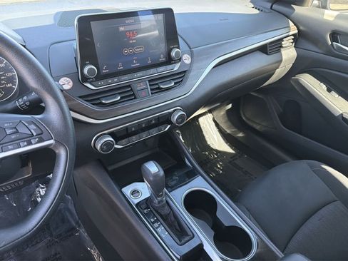 Used 2024 Nissan Altima 2.5 SV image 19