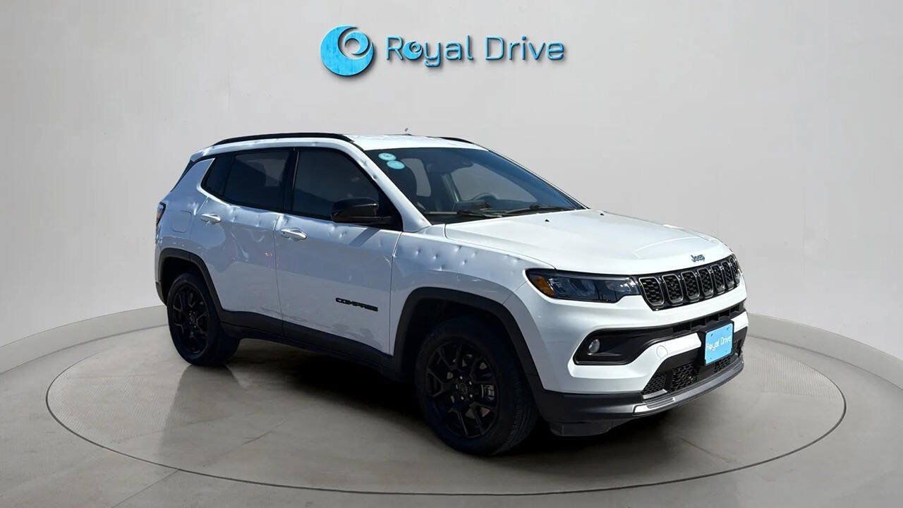 Used 2025 Jeep Compass Latitude w/ Altitude Special Edition AWD/4WD image 8