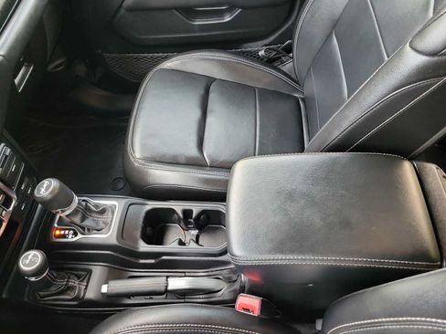 Used 2019 Jeep Wrangler Unlimited Sahara AWD/4WD image 20