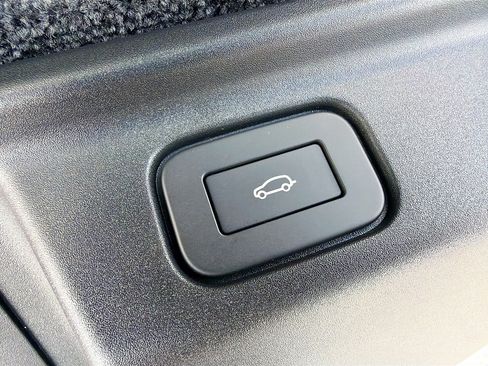 New 2025 Land Rover Range Rover SE image 16