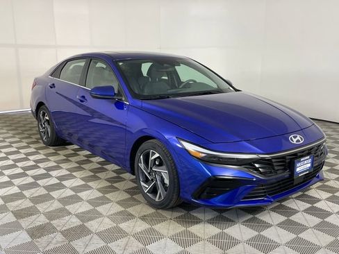 Certified 2025 Hyundai Elantra SEL image 27