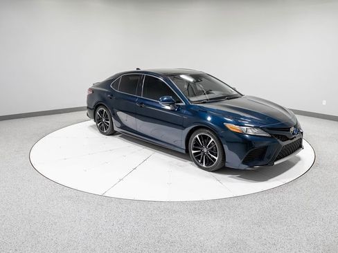 Used 2018 Toyota Camry XSE image 29