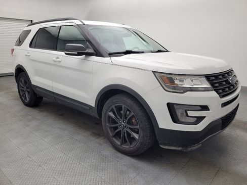 Used 2017 Ford Explorer XLT w/ Equipment Group 202A image 11