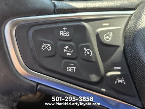 Used 2018 Chevrolet Equinox Premier FWD image 25