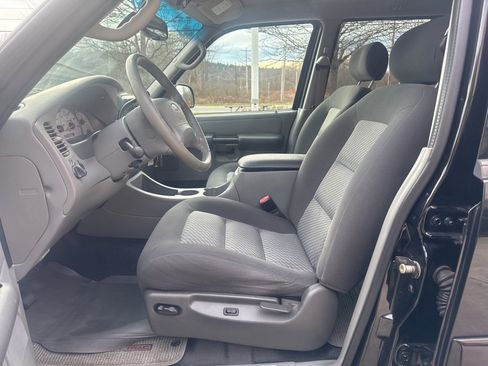 Used 2003 Ford Explorer Sport Trac XLT image 17