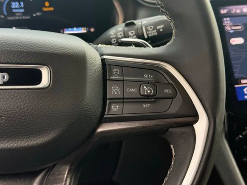 Used 2023 Jeep Grand Cherokee L Limited image 16