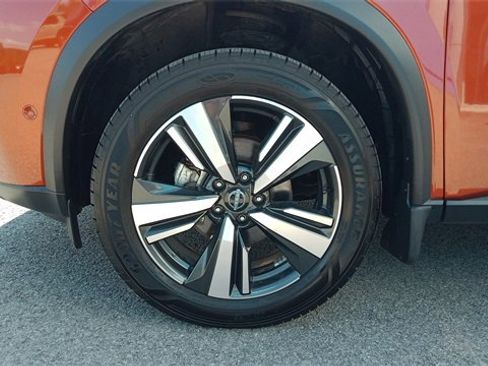 Used 2023 Nissan Rogue SL w/ SL Premium Package image 10