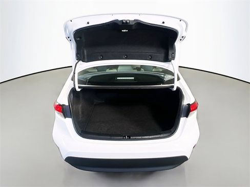 Used 2025 Toyota Corolla LE image 28