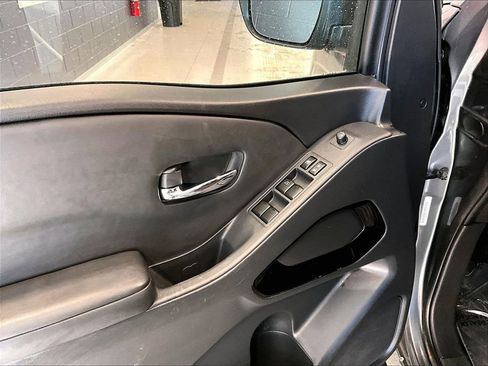 Used 2023 Nissan Frontier SV w/ Midnight Edition Package image 12