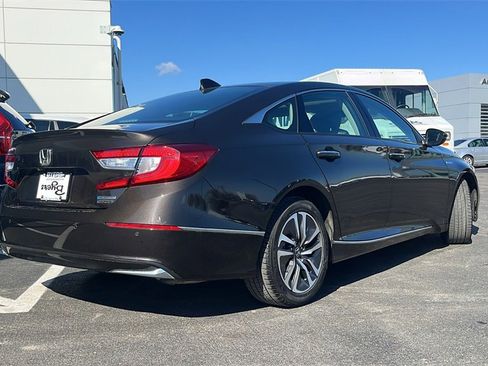Used 2018 Honda Accord Touring image 3