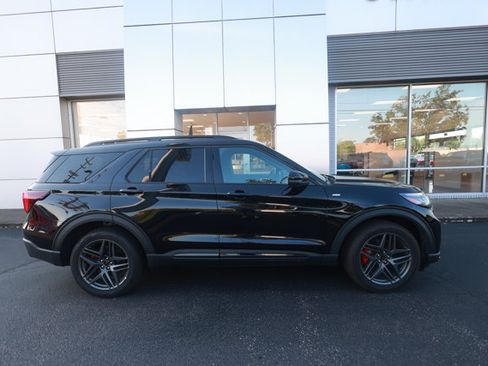 Certified 2025 Ford Explorer ST-Line w/ ST-Line Street Pack AWD/4WD image 3