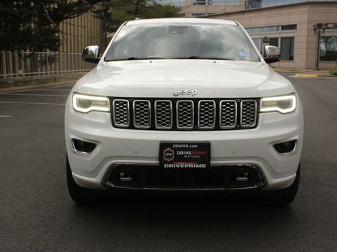 Used 2017 Jeep Grand Cherokee Overland w/ Jeep Active Safety Group AWD/4WD image 3
