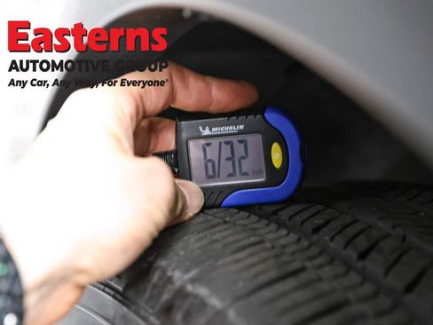 Used 2024 Nissan Pathfinder SV image 27