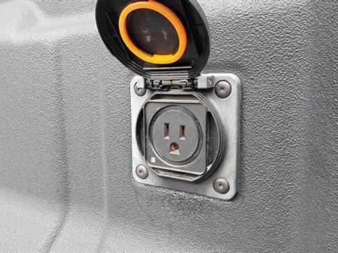 Used 2024 GMC Canyon Denali image 8