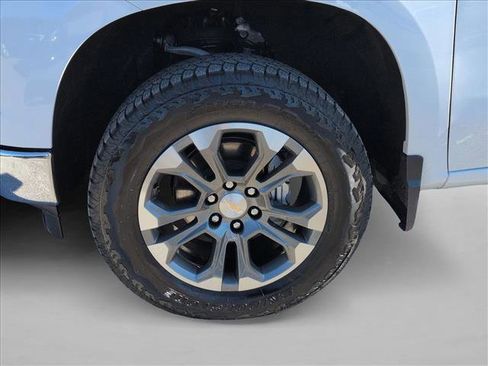 Used 2025 Chevrolet Silverado 1500 W/T w/ WT Value Package image 23