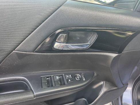 Used 2017 Honda Accord LX image 27