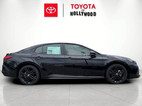 New 2026 Toyota Camry Hybrid FWD image 3