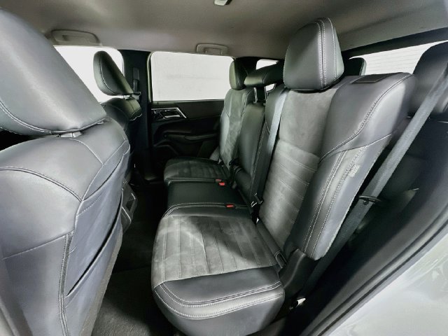 Used 2024 Mitsubishi Outlander SE AWD/4WD image 25
