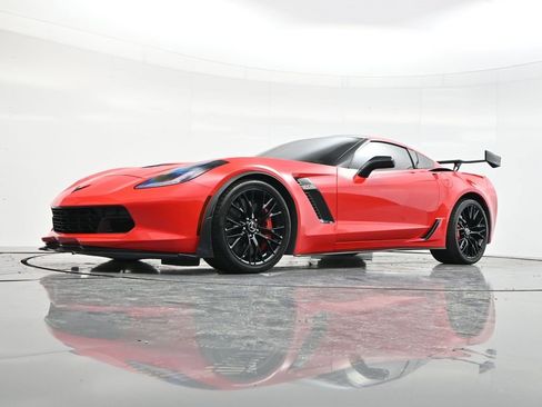 Used 2015 Chevrolet Corvette Z06 w/ 3LZ Preferred Equipment Group image 39