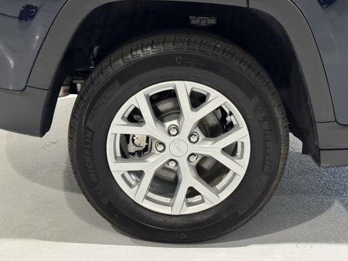 Used 2023 Jeep Grand Cherokee Limited image 42