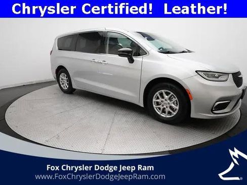 Certified 2024 Chrysler Pacifica Touring-L image 13