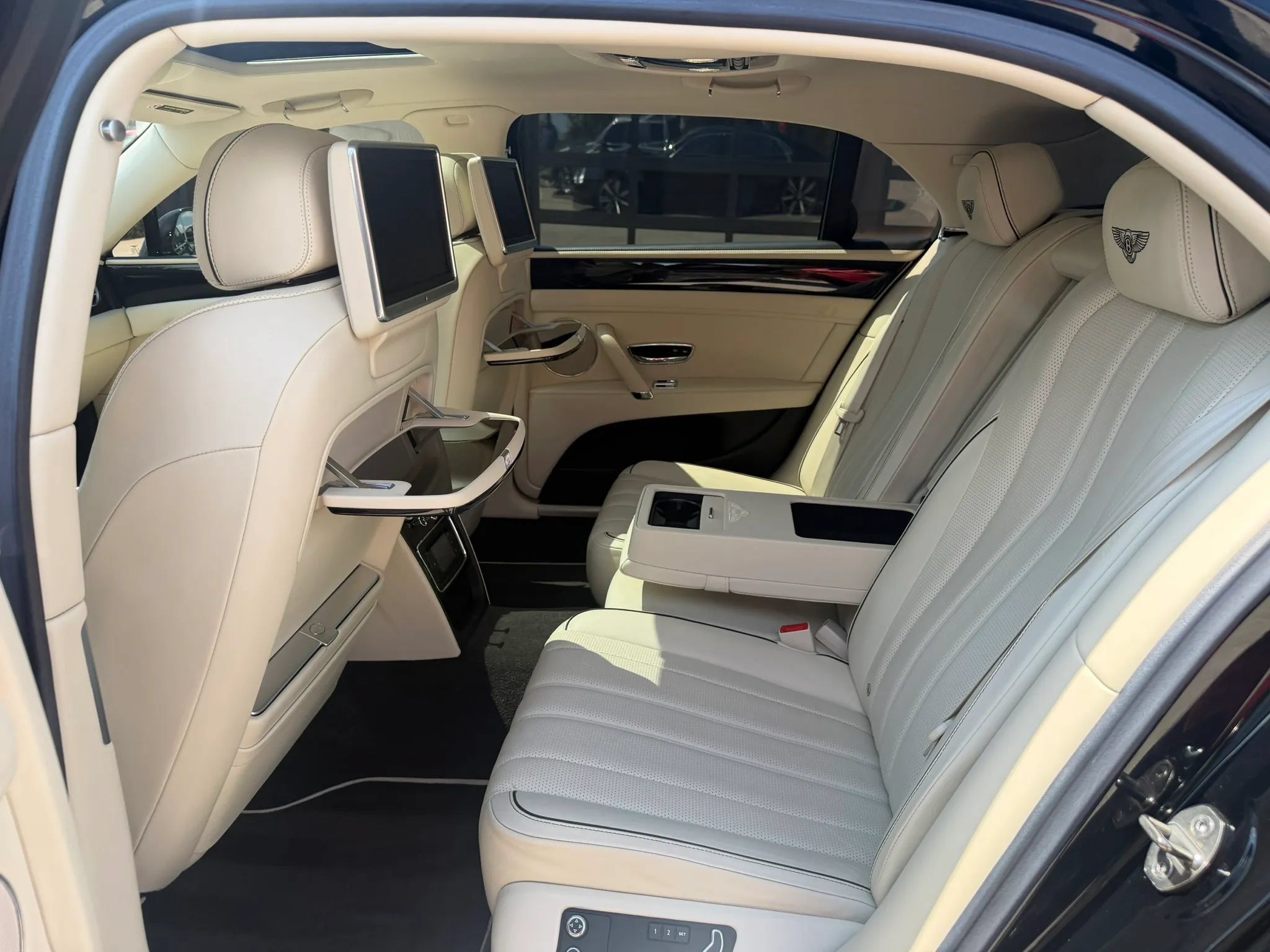 Used 2015 Bentley Flying Spur V8 AWD/4WD image 39
