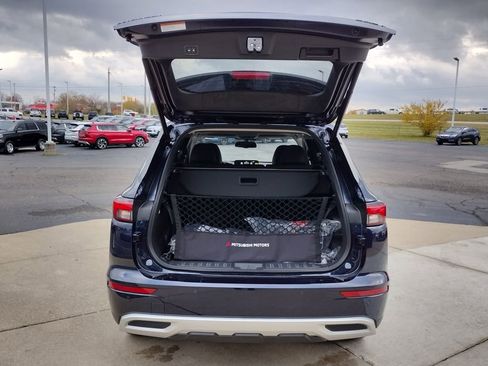 New 2025 Mitsubishi Outlander SE image 16