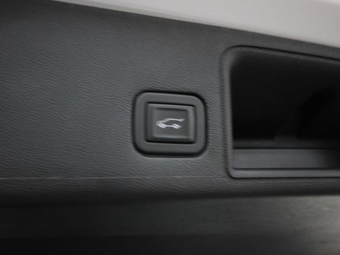 Used 2023 GMC Terrain SLT AWD/4WD image 7