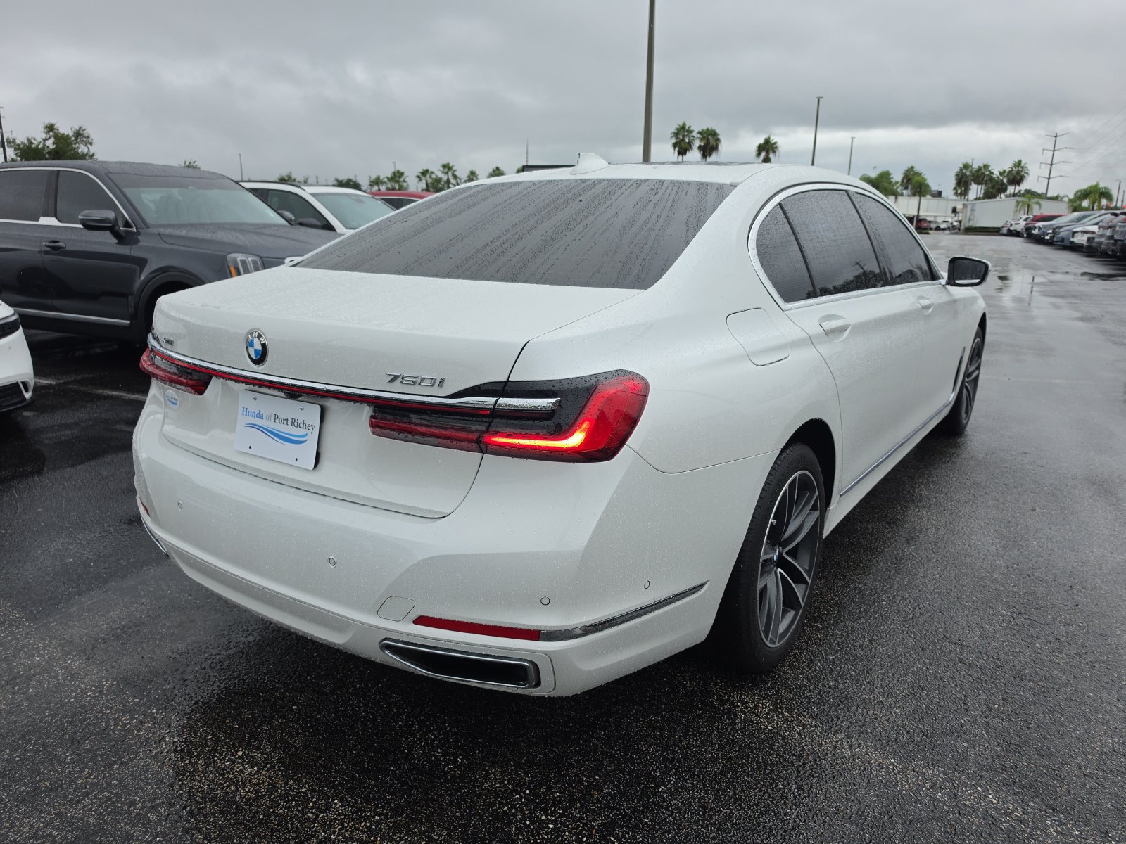 Used 2021 BMW 750i xDrive AWD/4WD image 3