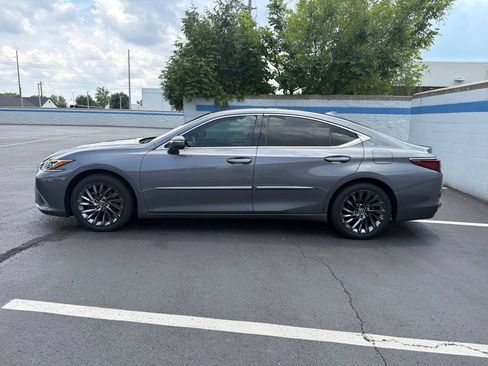 Used 2019 Lexus ES 350 w/ Premium Package FWD image 2