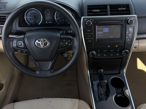 Used 2016 Toyota Camry LE FWD image 12