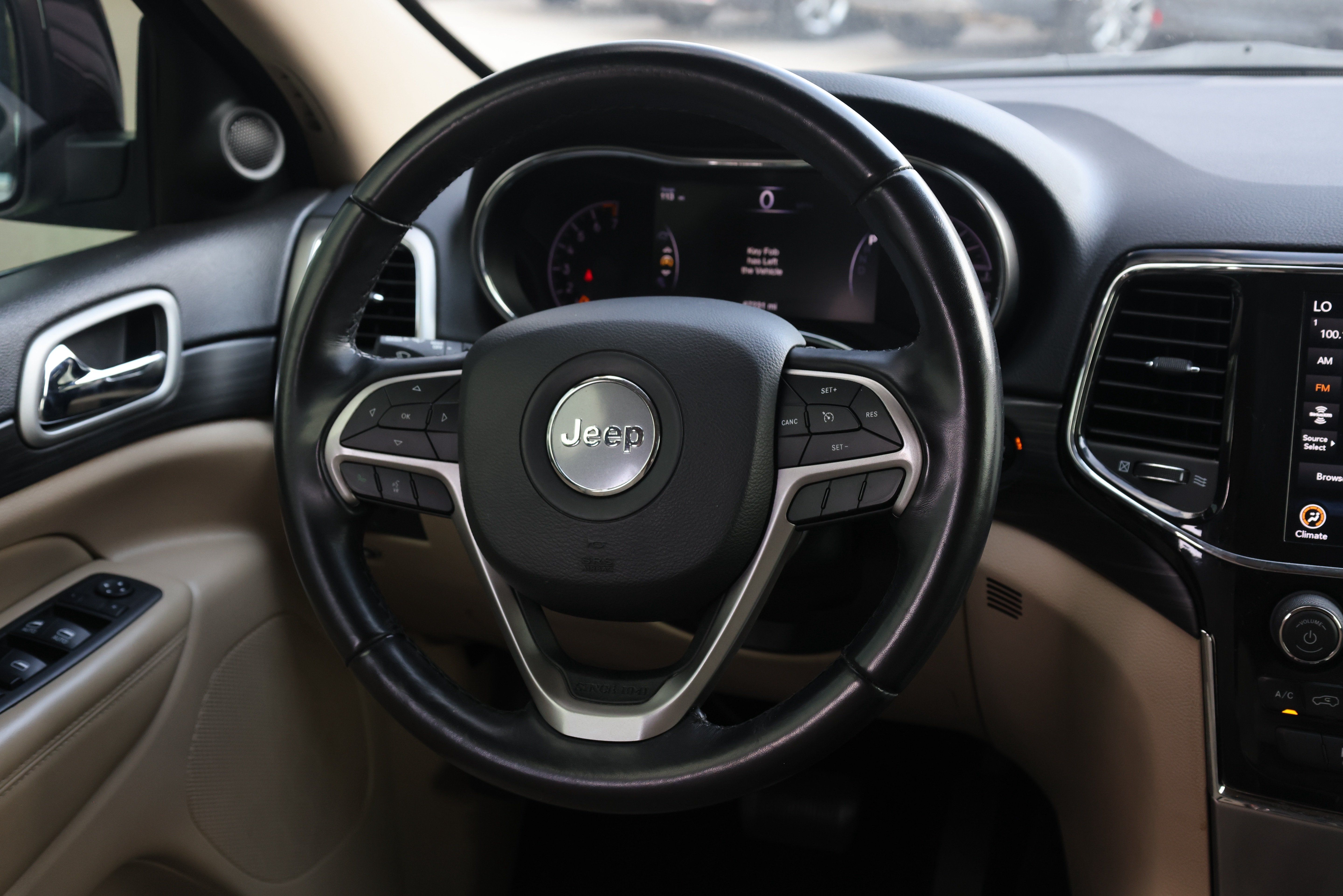 Used 2022 Jeep Grand Cherokee Laredo E AWD/4WD image 7