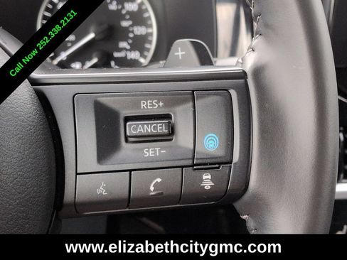 Used 2025 Nissan Pathfinder SV FWD image 26