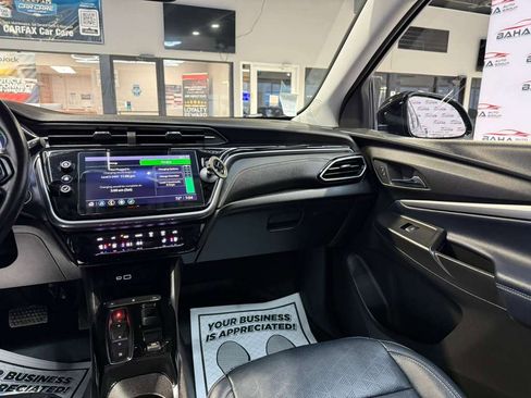 Used 2022 Chevrolet Bolt EUV LT w/ Convenience Package image 26