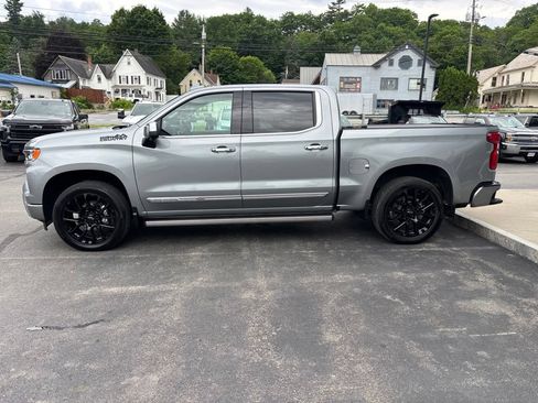 Used 2024 Chevrolet Silverado 1500 High Country w/ Technology Package AWD/4WD image 2