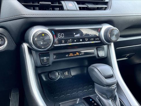 Used 2024 Toyota RAV4 XLE image 33