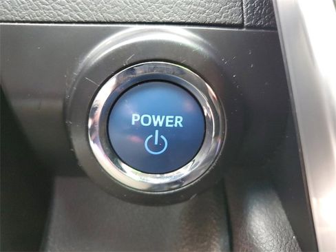 Used 2016 Toyota Camry XLE image 29