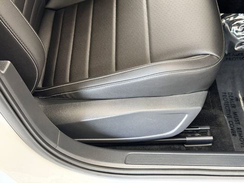 Used 2024 Volkswagen Jetta SE w/ Panoramic Sunroof Package FWD image 30